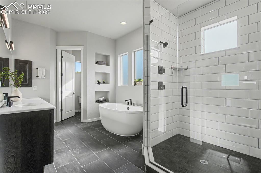 Image 26 of 49: Master Bedroom