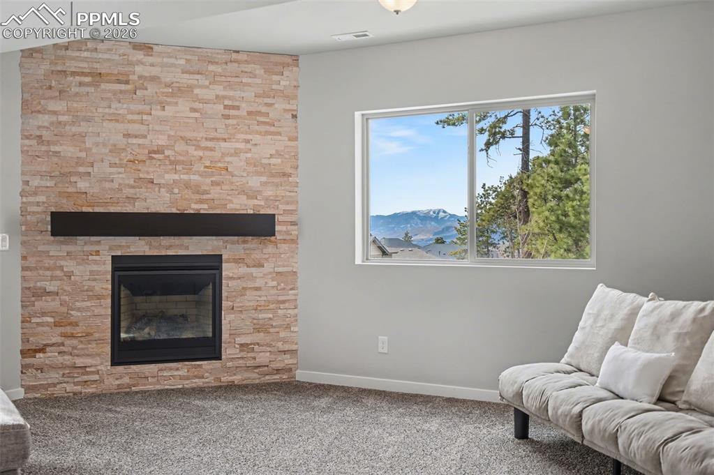 Image 32 of 49: Sitting Room