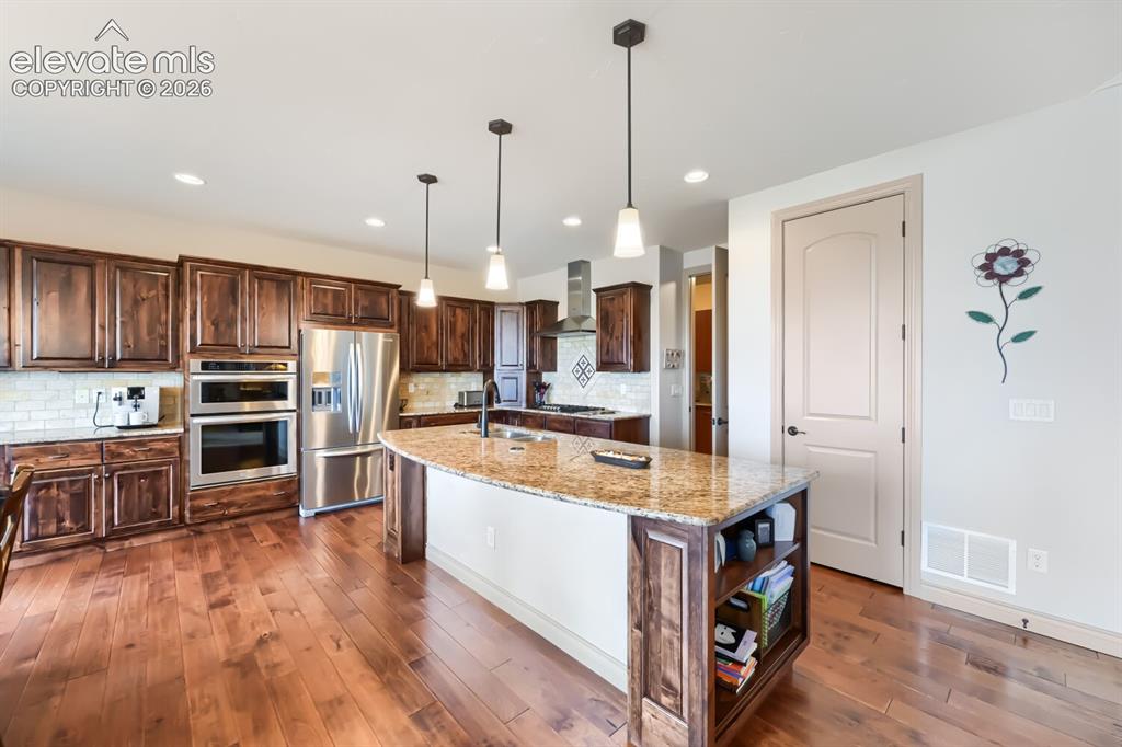 Image 11 of 49: Kitchen