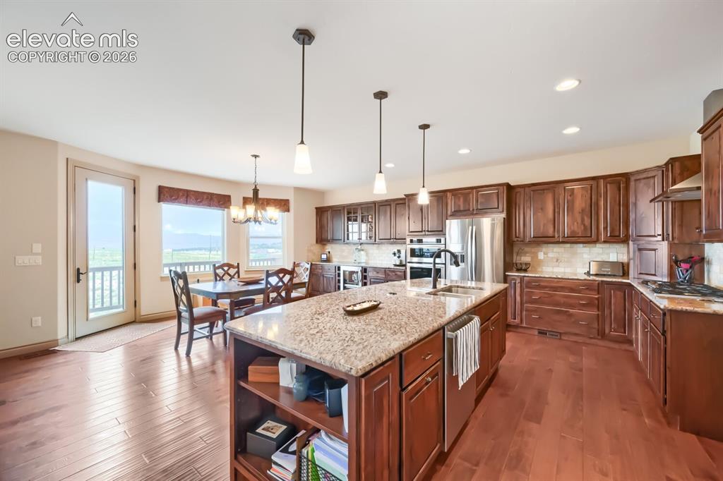 Image 12 of 49: Kitchen