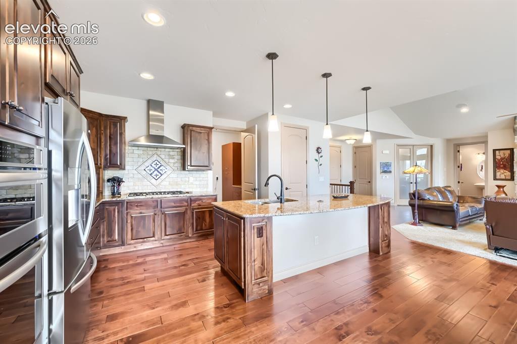 Image 13 of 49: Kitchen