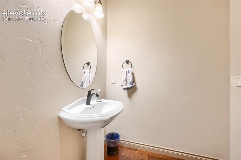 Image 18 of 49: Bathroom