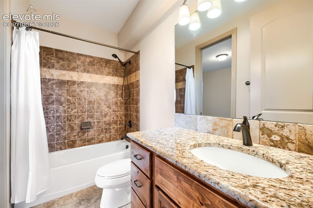Image 35 of 49: Bathroom