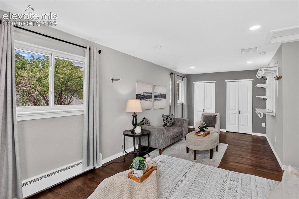 Image 11 of 30: Living Room