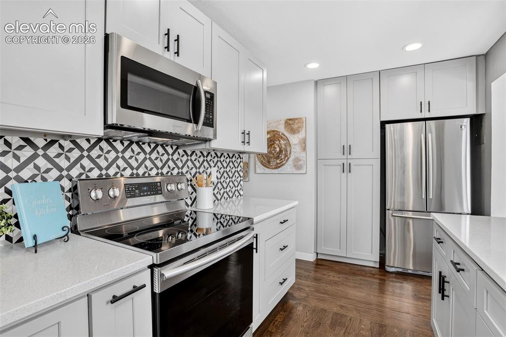 Image 8 of 30: Kitchen