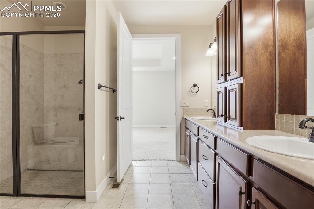 Image 11 of 24: Bathroom