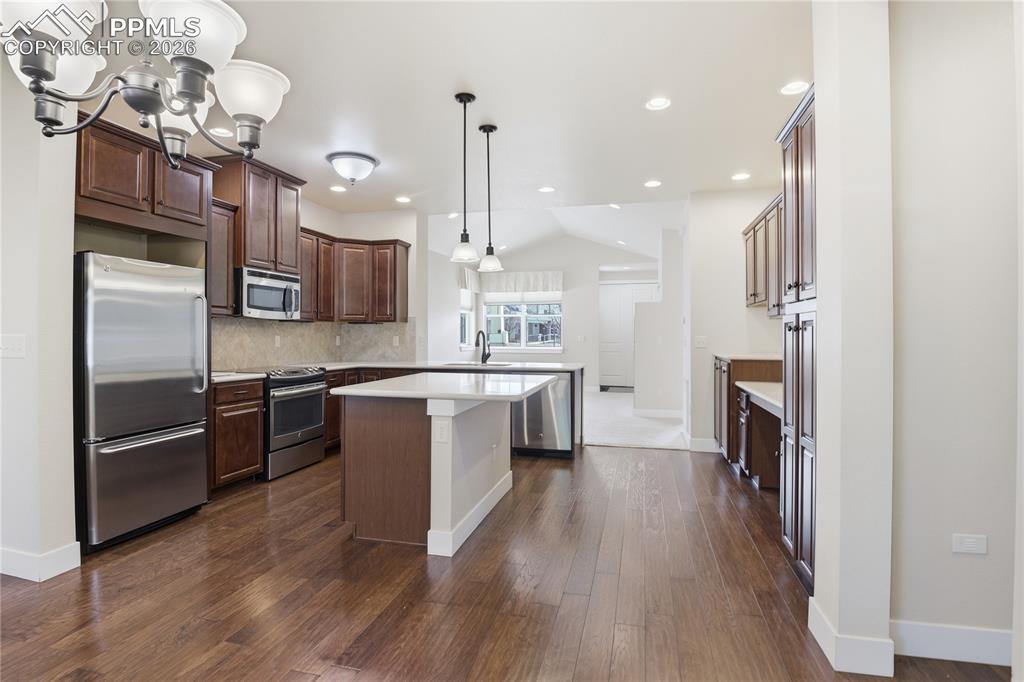 Image 16 of 24: Kitchen