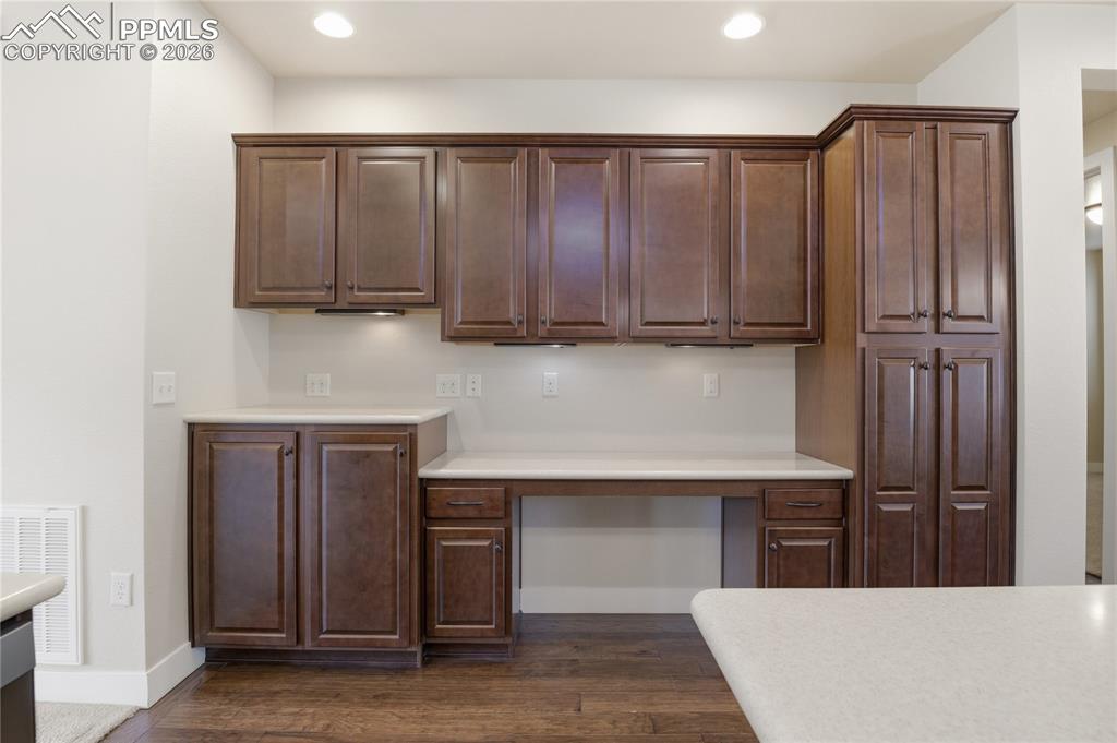 Image 19 of 24: Kitchen