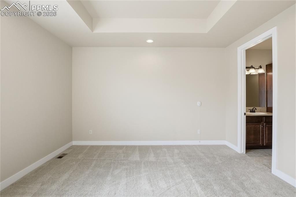 Image 7 of 24: Bedroom