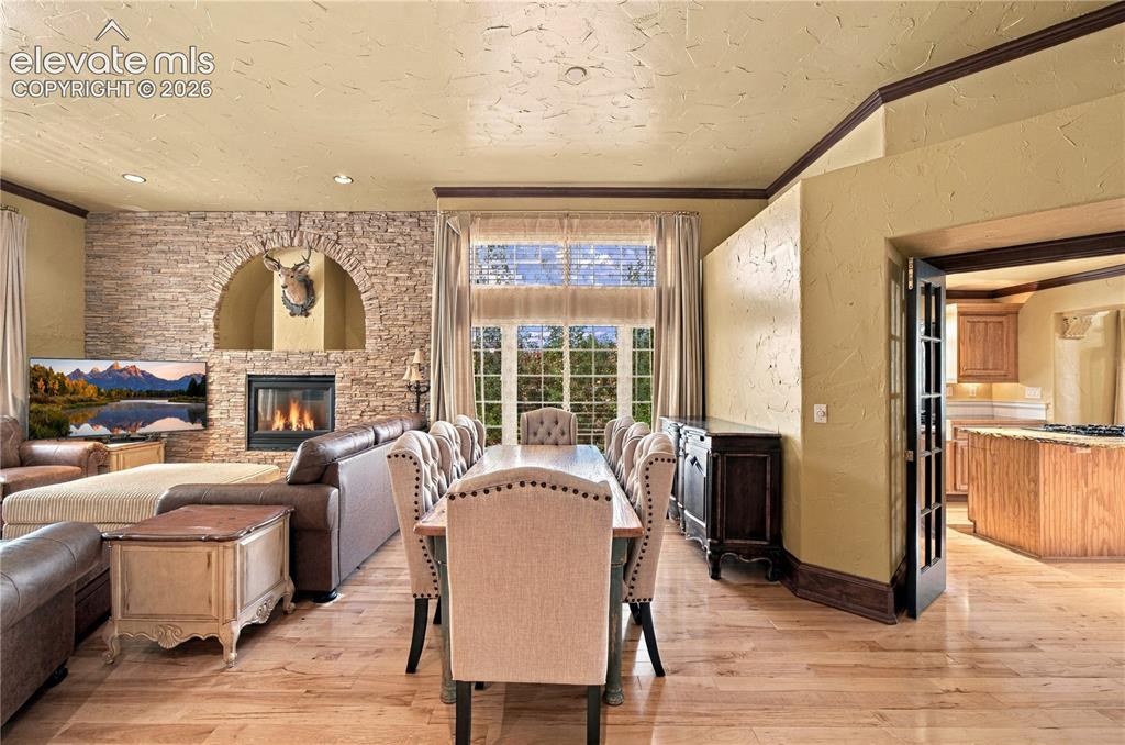 Image 11 of 31: Dining Area
