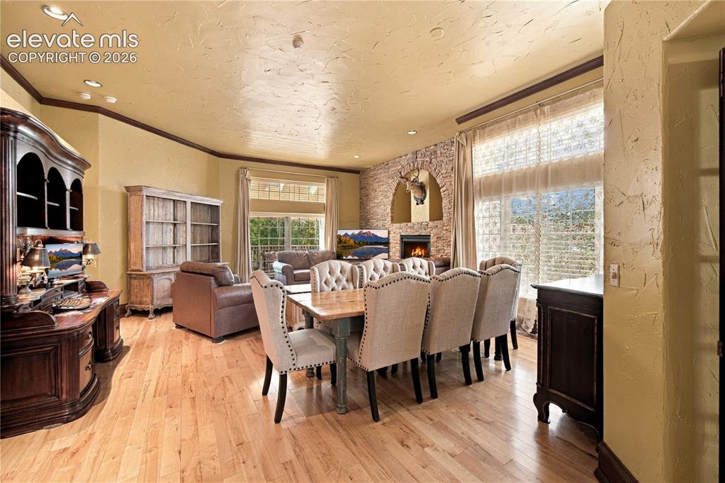 Image 12 of 31: Dining Area
