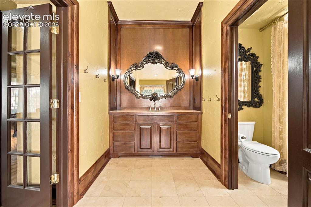 Image 17 of 31: Bathroom