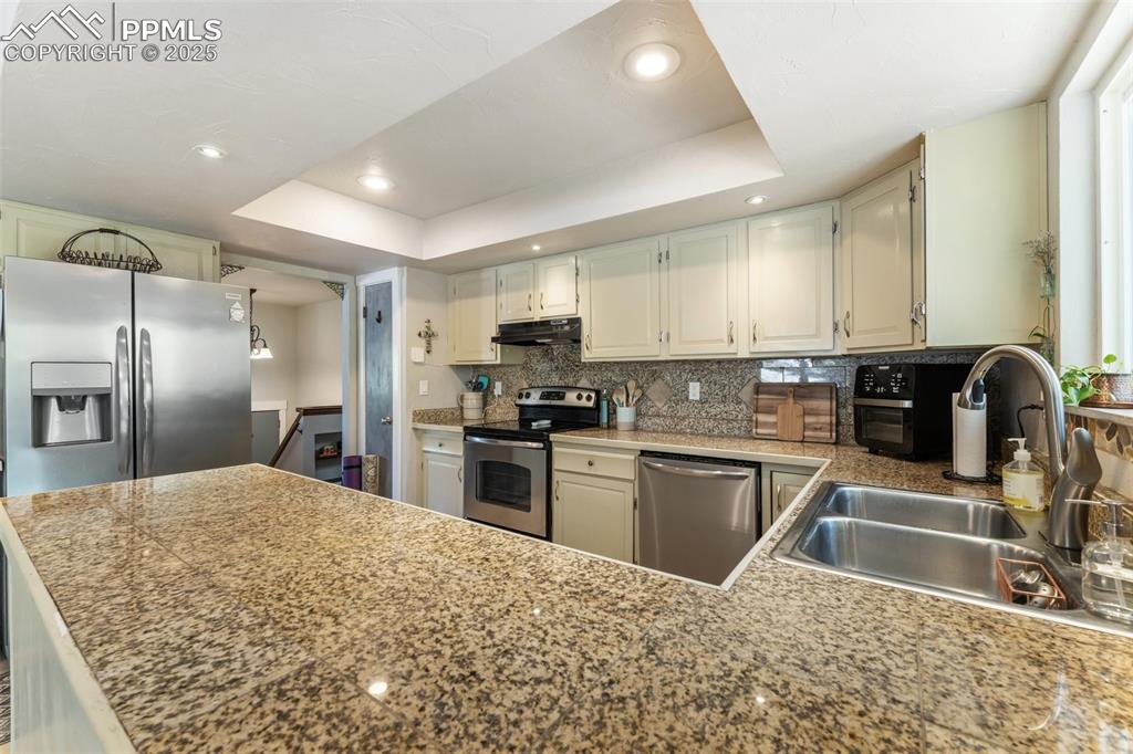 Image 11 of 42: Kitchen