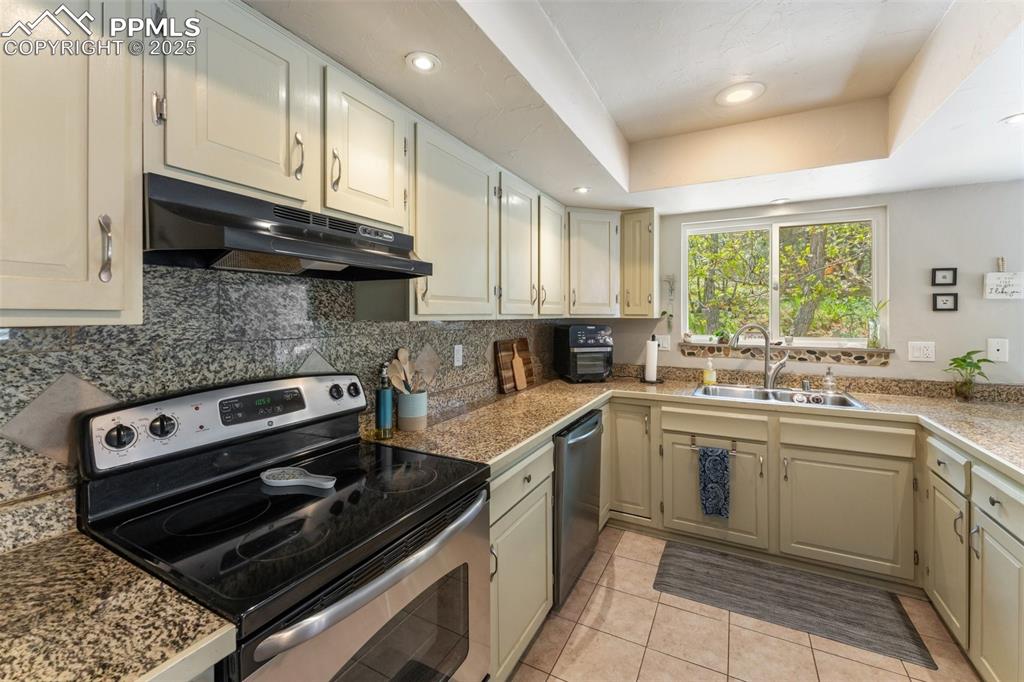 Image 12 of 42: Kitchen