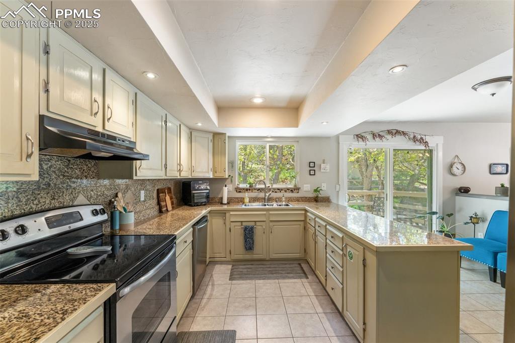 Image 13 of 42: Kitchen