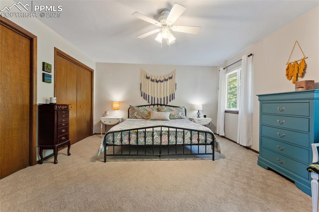 Image 17 of 42: Bedroom