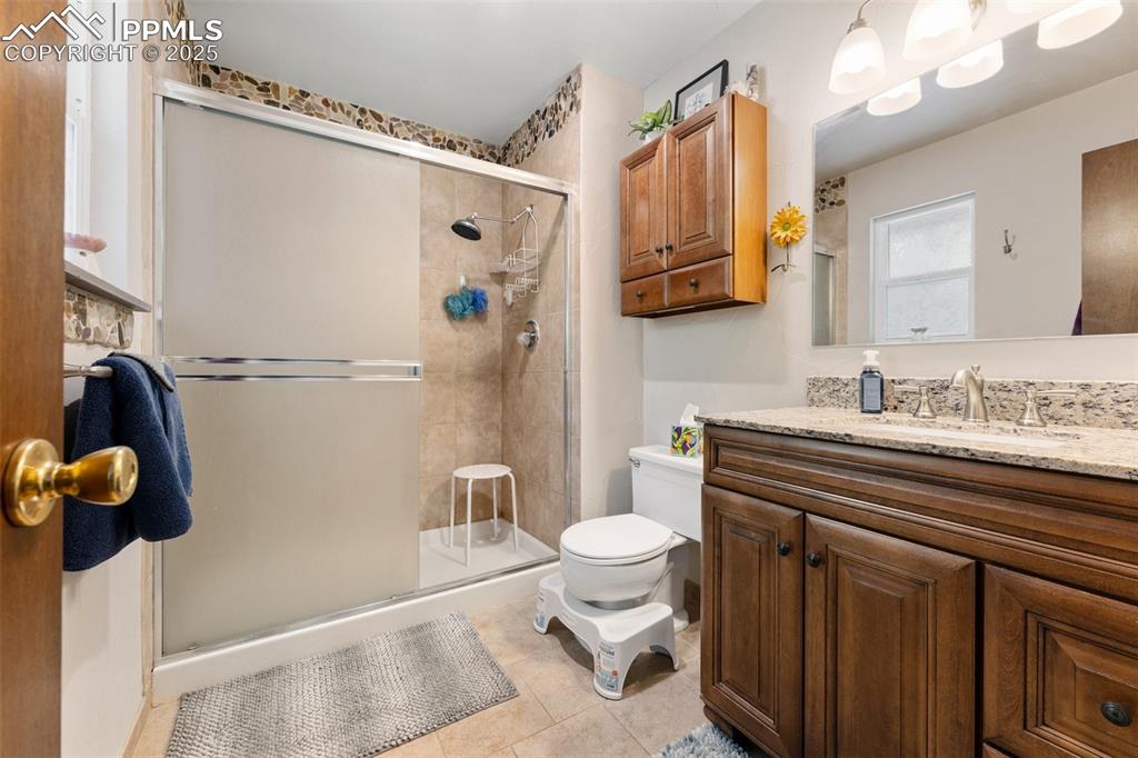 Image 19 of 42: Bathroom