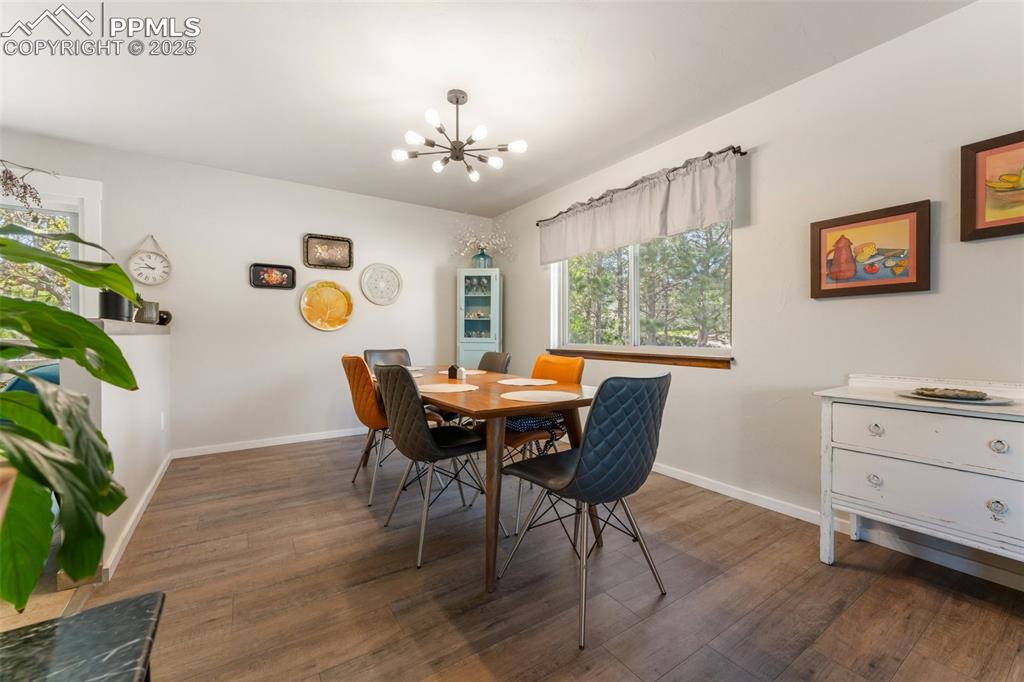 Image 8 of 42: Dining Area