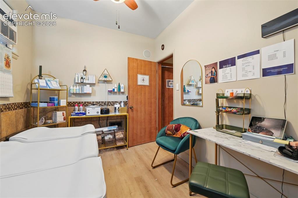 Image 8 of 50: Office