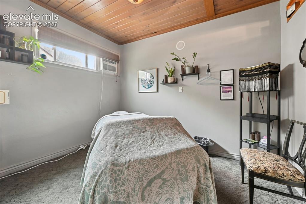 Image 9 of 50: Bedroom