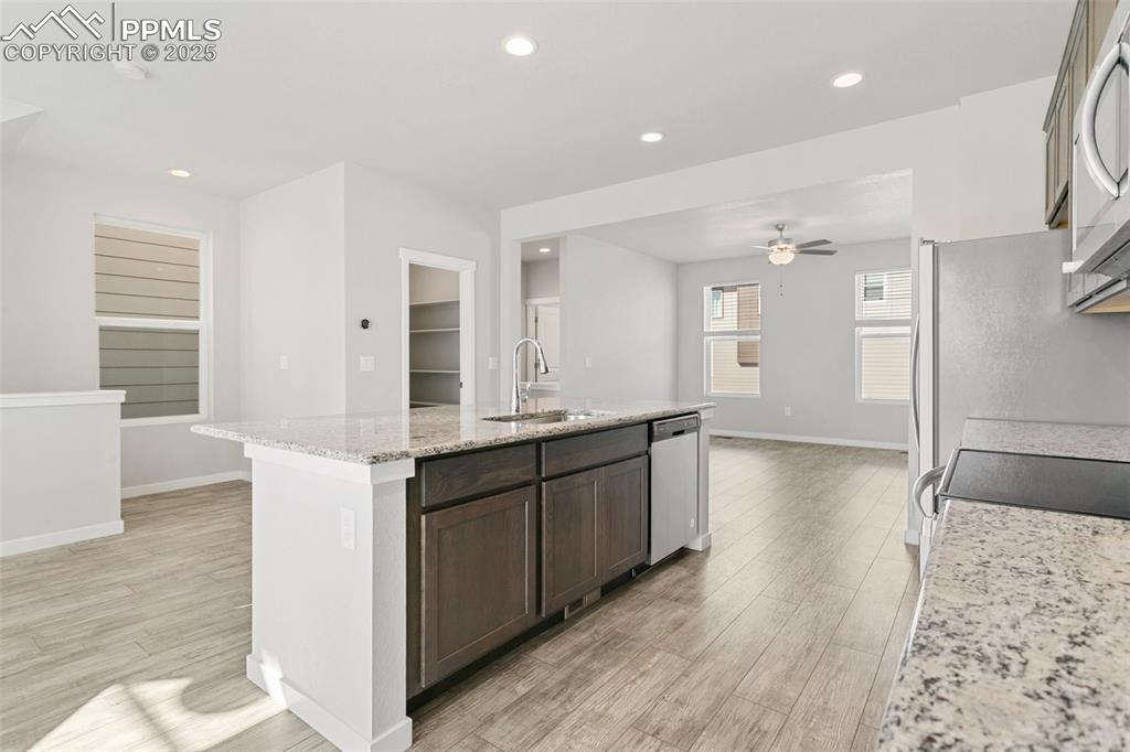 Image 10 of 40: Kitchen