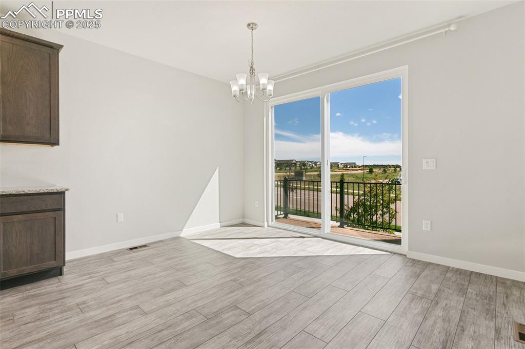 Image 13 of 40: Dining Area