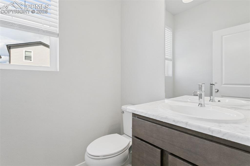 Image 15 of 40: Bathroom