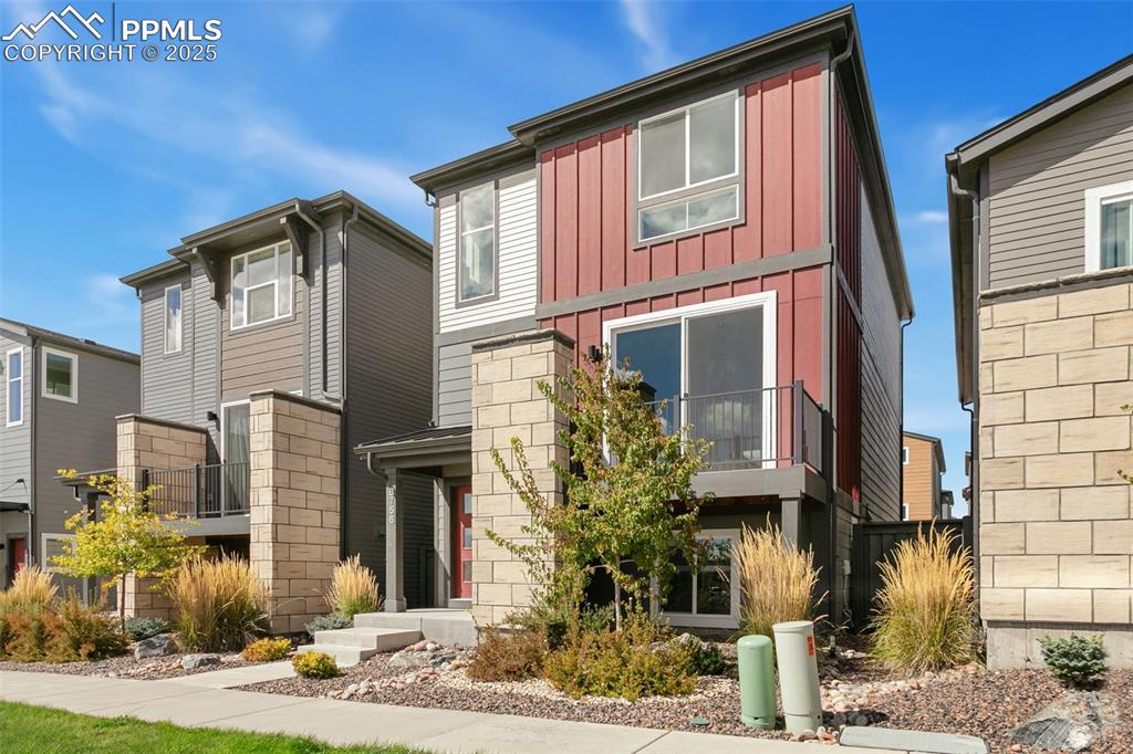 Image 2 of 40: Front of Structure