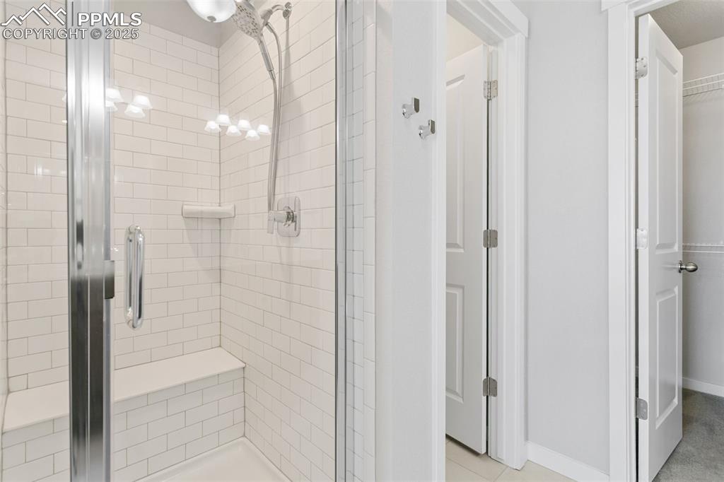 Image 23 of 40: Bathroom