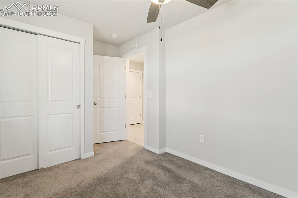 Image 25 of 40: Bedroom