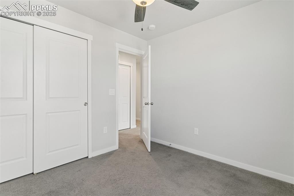 Image 32 of 40: Bedroom