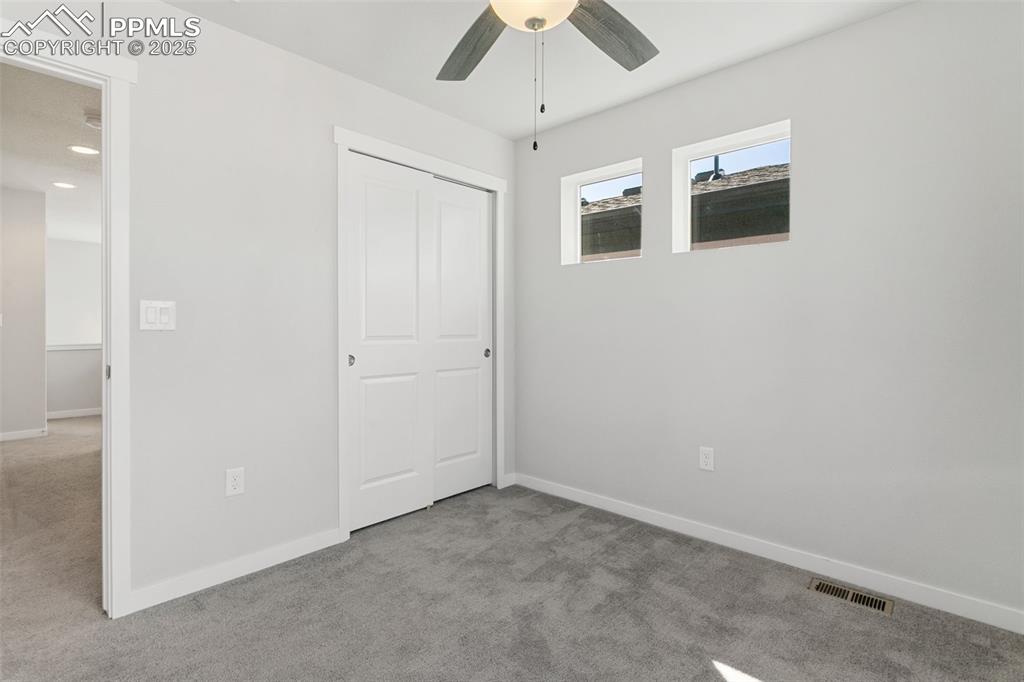 Image 33 of 40: Bedroom