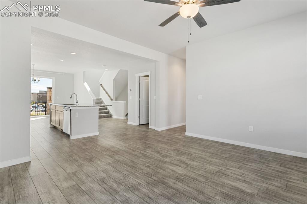 Image 5 of 40: Living Room