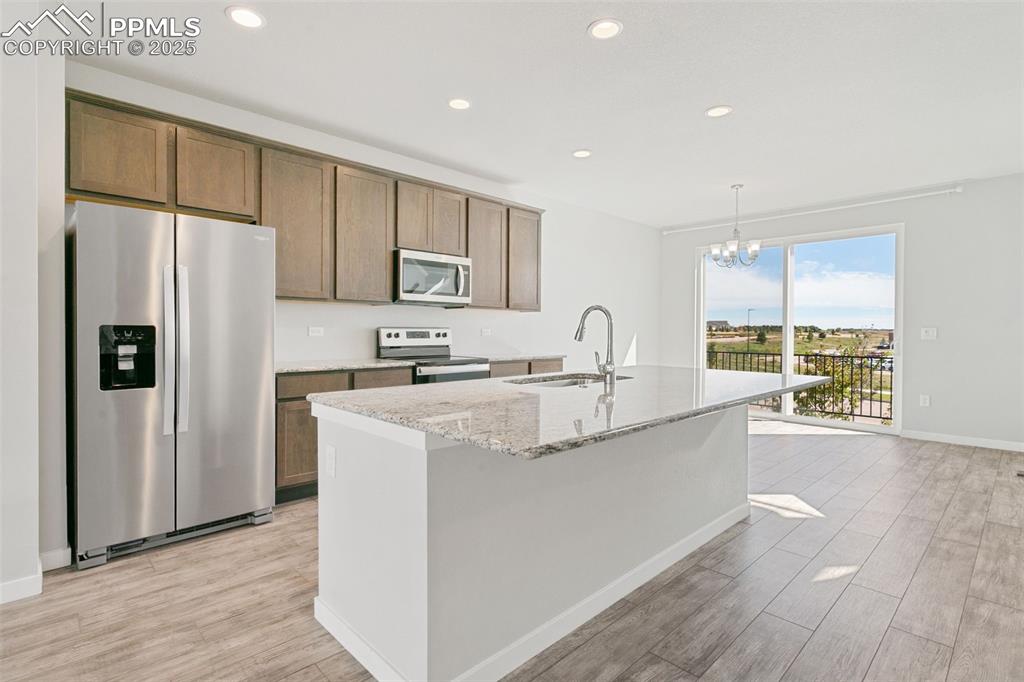 Image 8 of 40: Kitchen