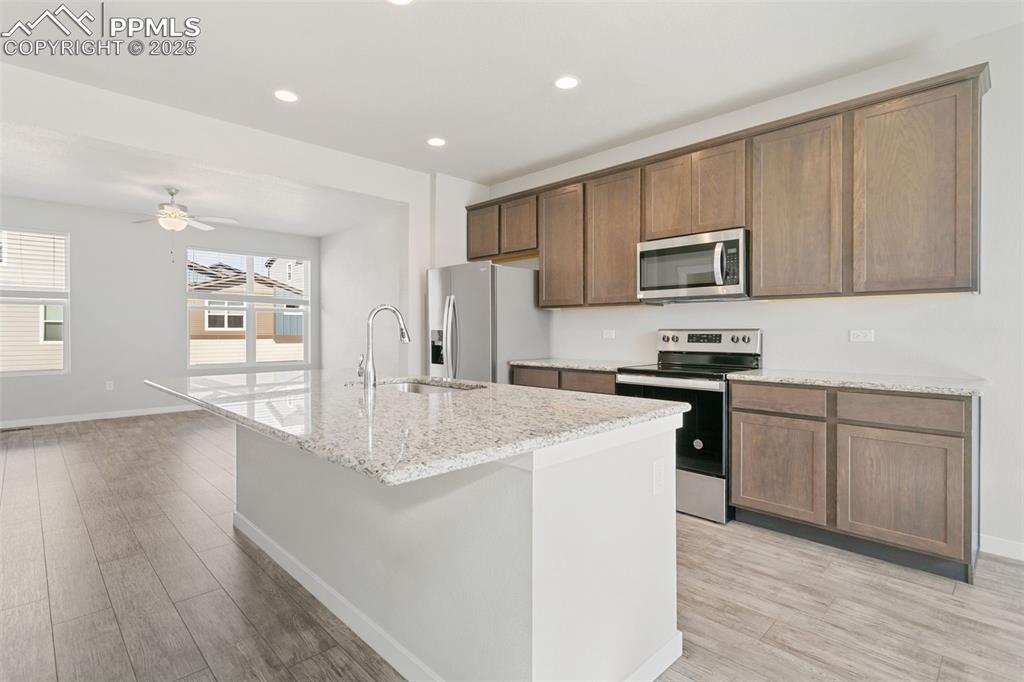 Image 9 of 40: Kitchen