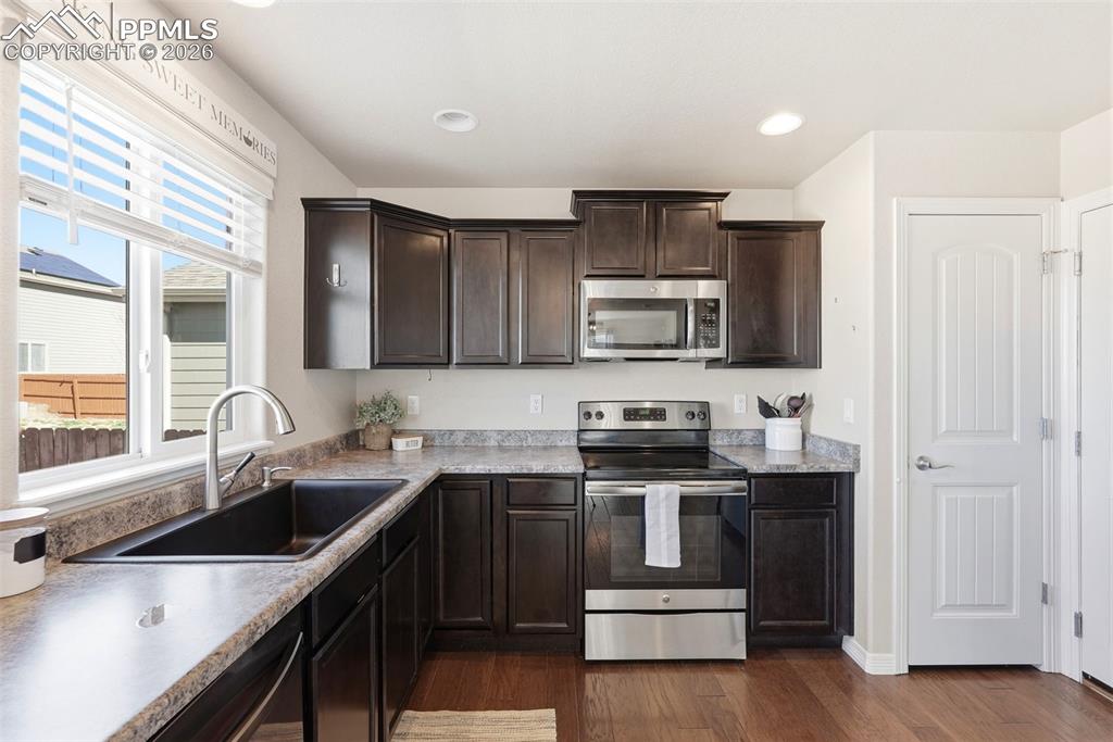 Image 11 of 38: Kitchen