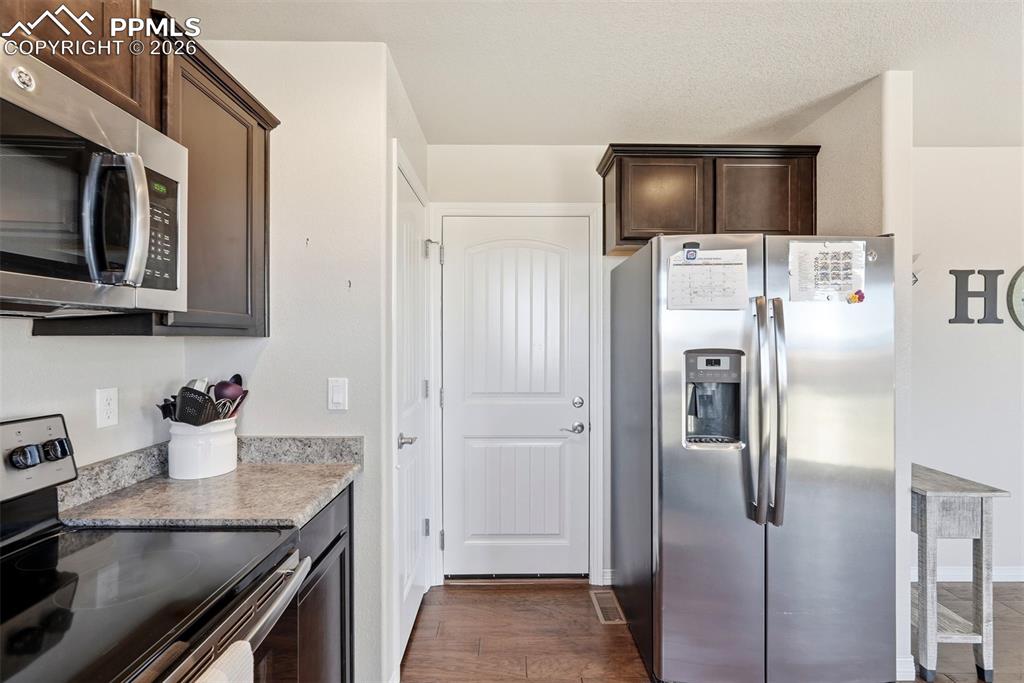 Image 15 of 38: Kitchen