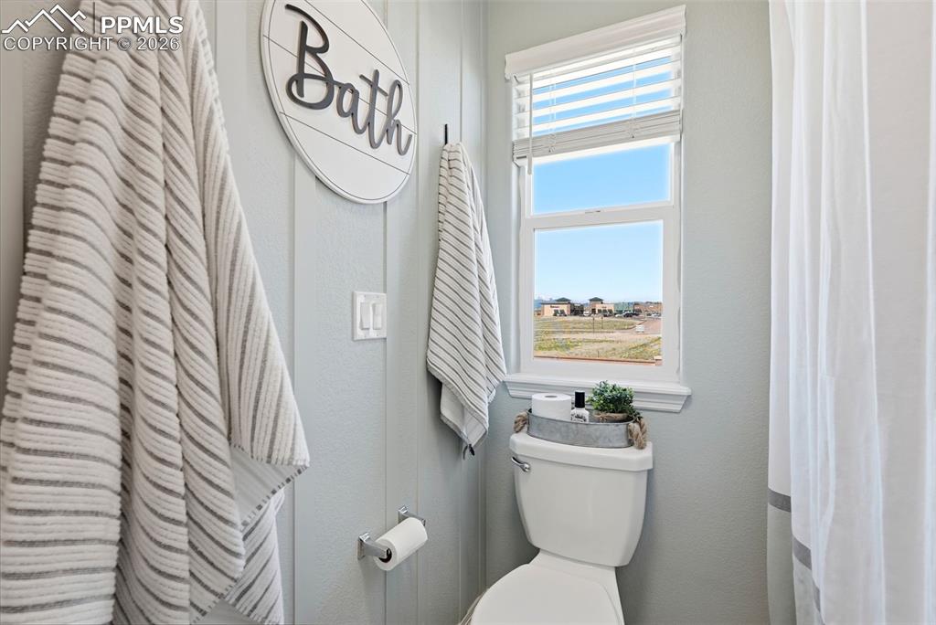 Image 23 of 38: Bathroom