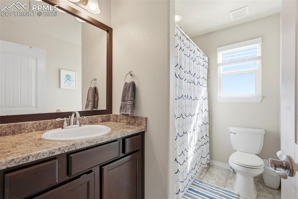 Image 24 of 38: Bathroom