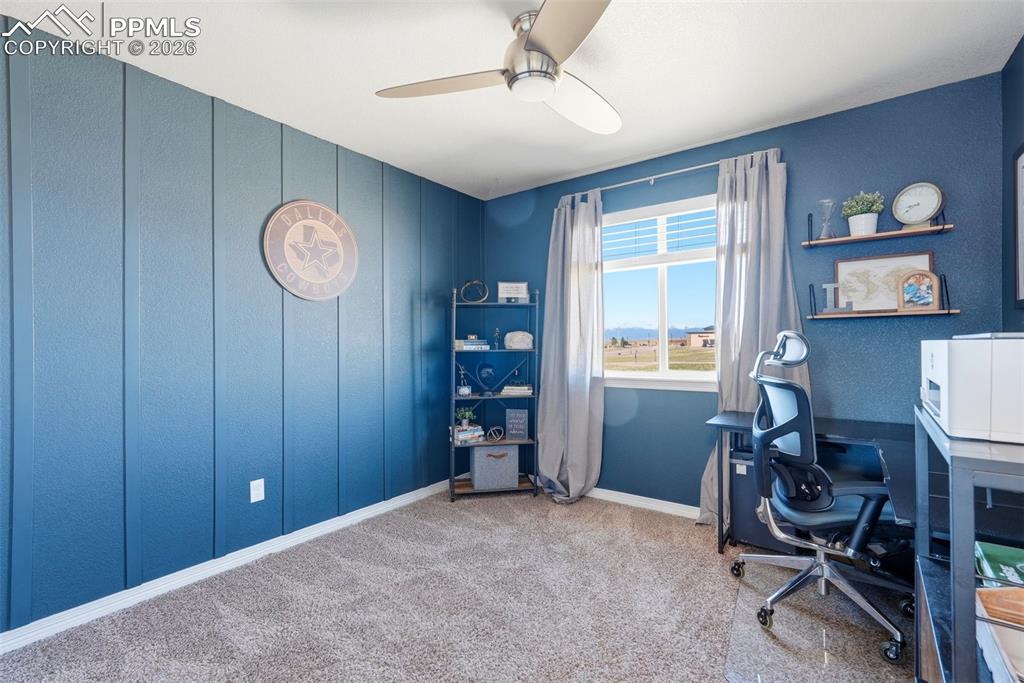 Image 29 of 38: Office