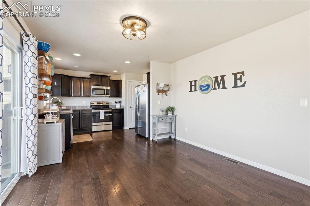 Image 7 of 38: Kitchen