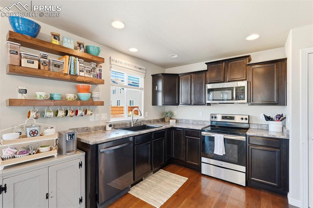 Image 9 of 38: Kitchen