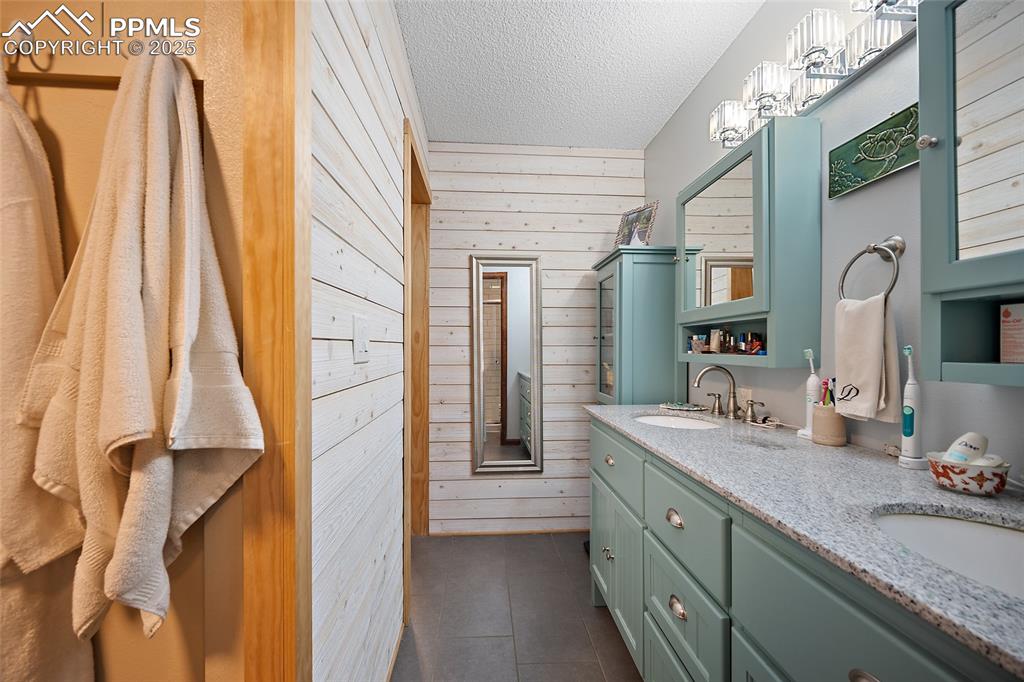 Image 19 of 47: Master Bedroom