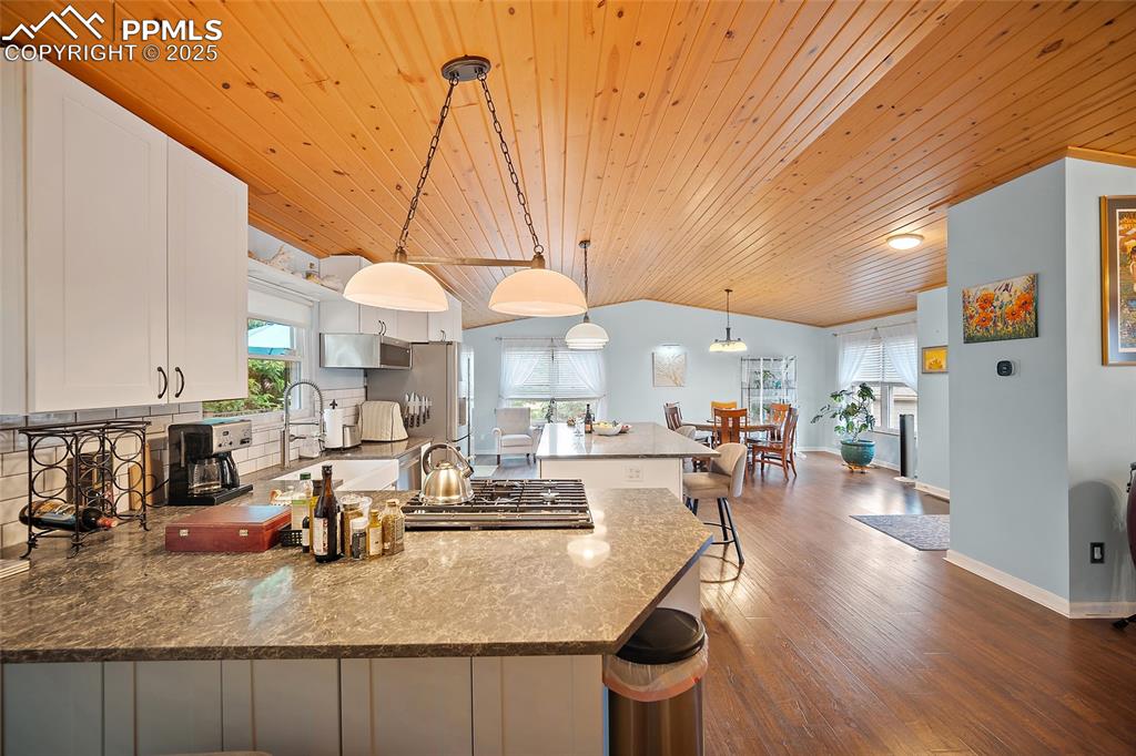 Image 6 of 47: Kitchen