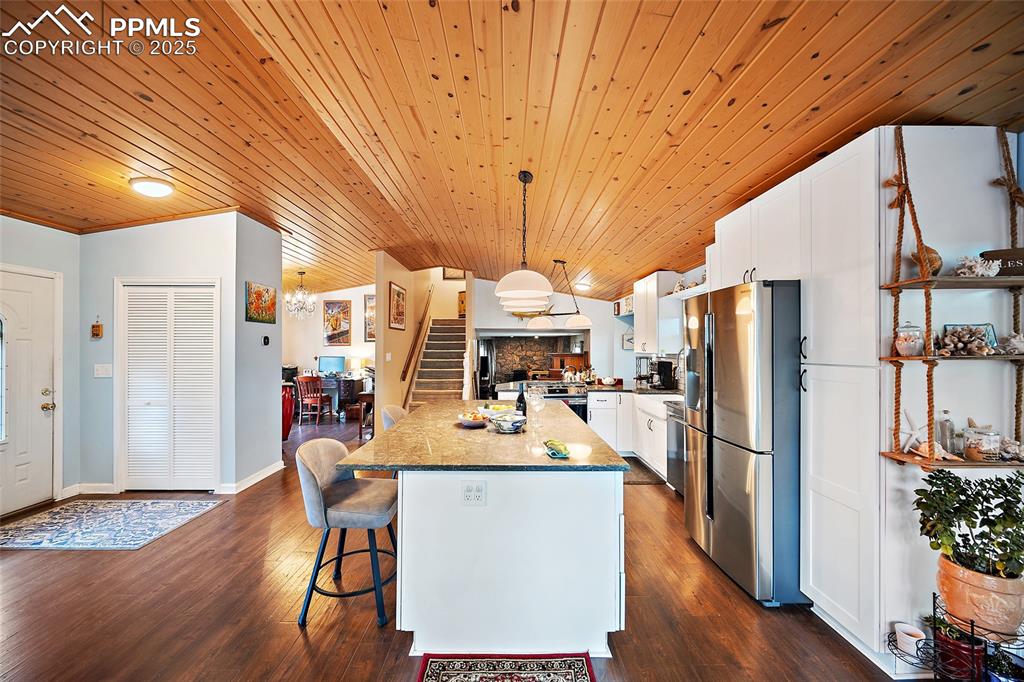 Image 7 of 47: Kitchen