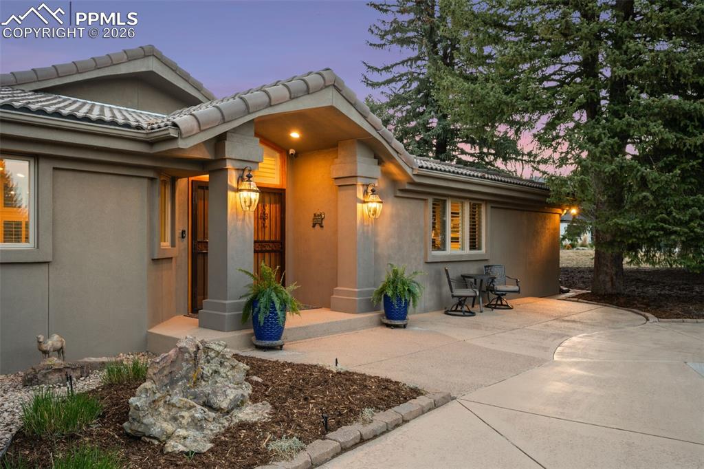 Image 3 of 50: Entry