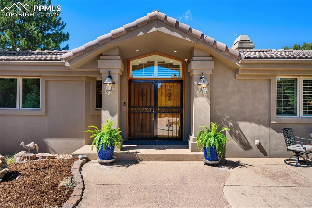 Image 4 of 50: Entry