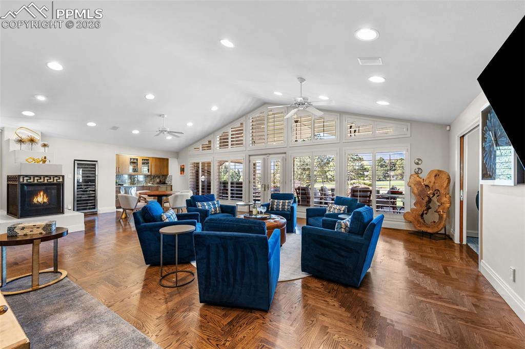 Image 9 of 50: Living Room