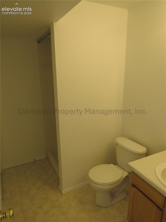 Image 10 of 11: Bathroom