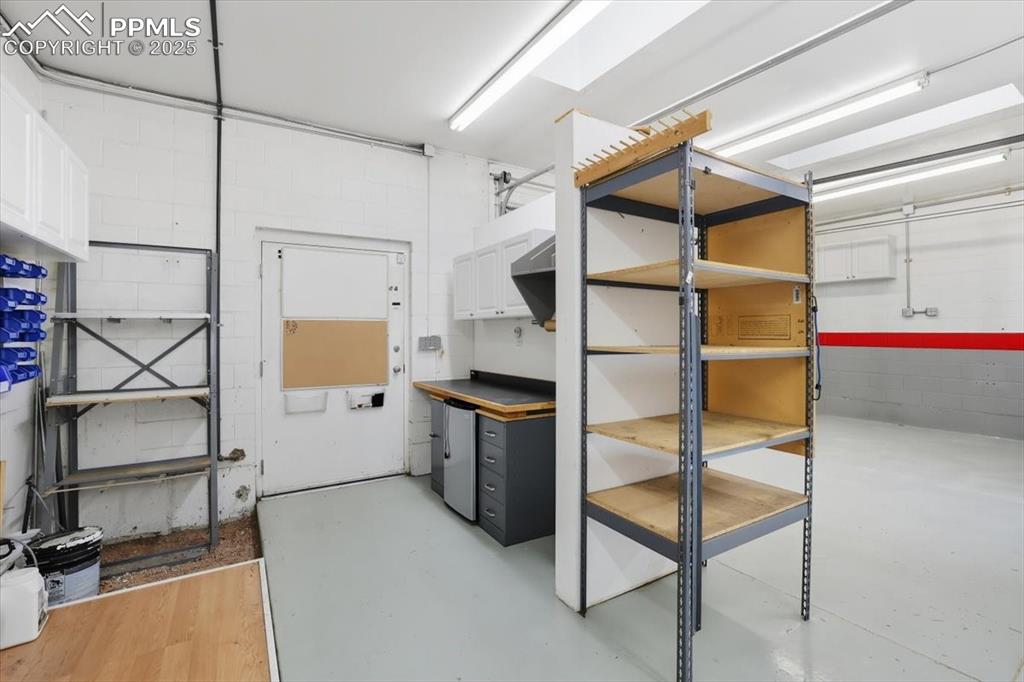 Image 24 of 30: Workshop